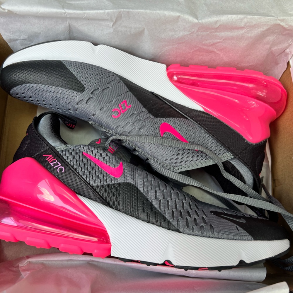 BRAND NEW- NEVER WORN Youth size 6 Nike Air Max 270